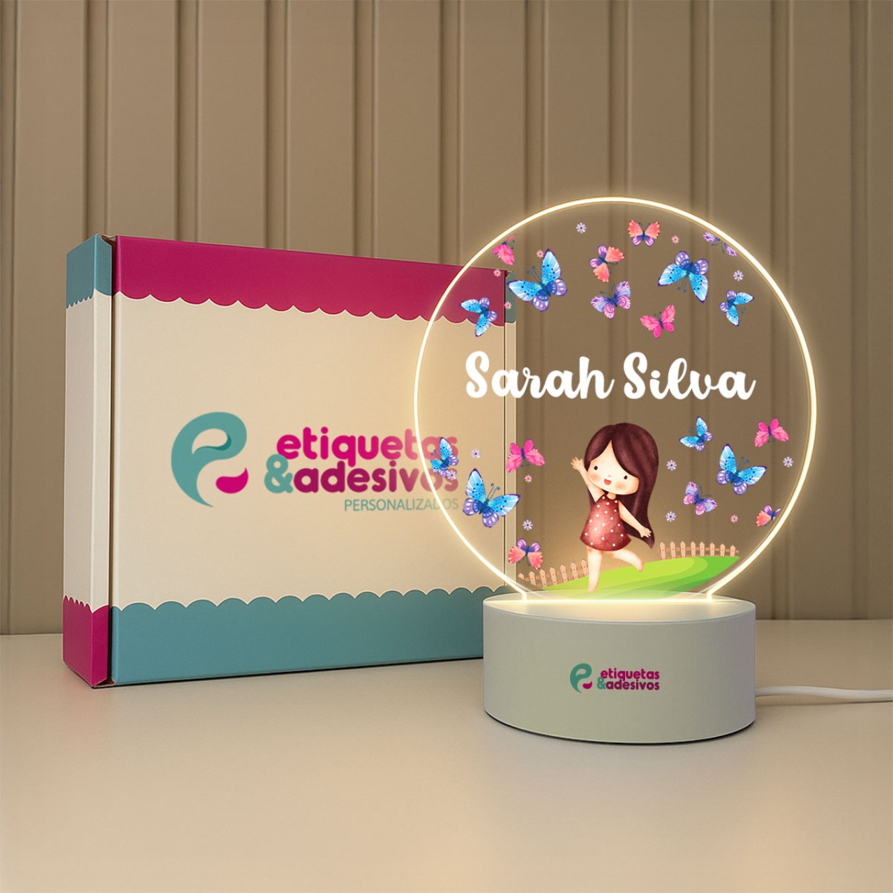 Luminária Borboleta com Menina e nome personalizado