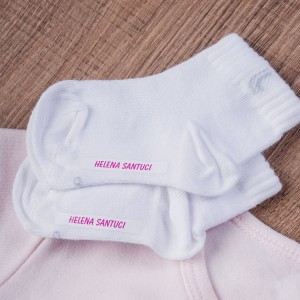 Etiqueta fina com tema para roupas
